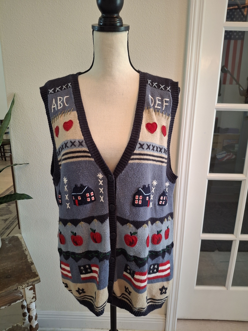 Vintage Women's Cottagecore Navy Patterned Knit Button-Front Vest Tank Top